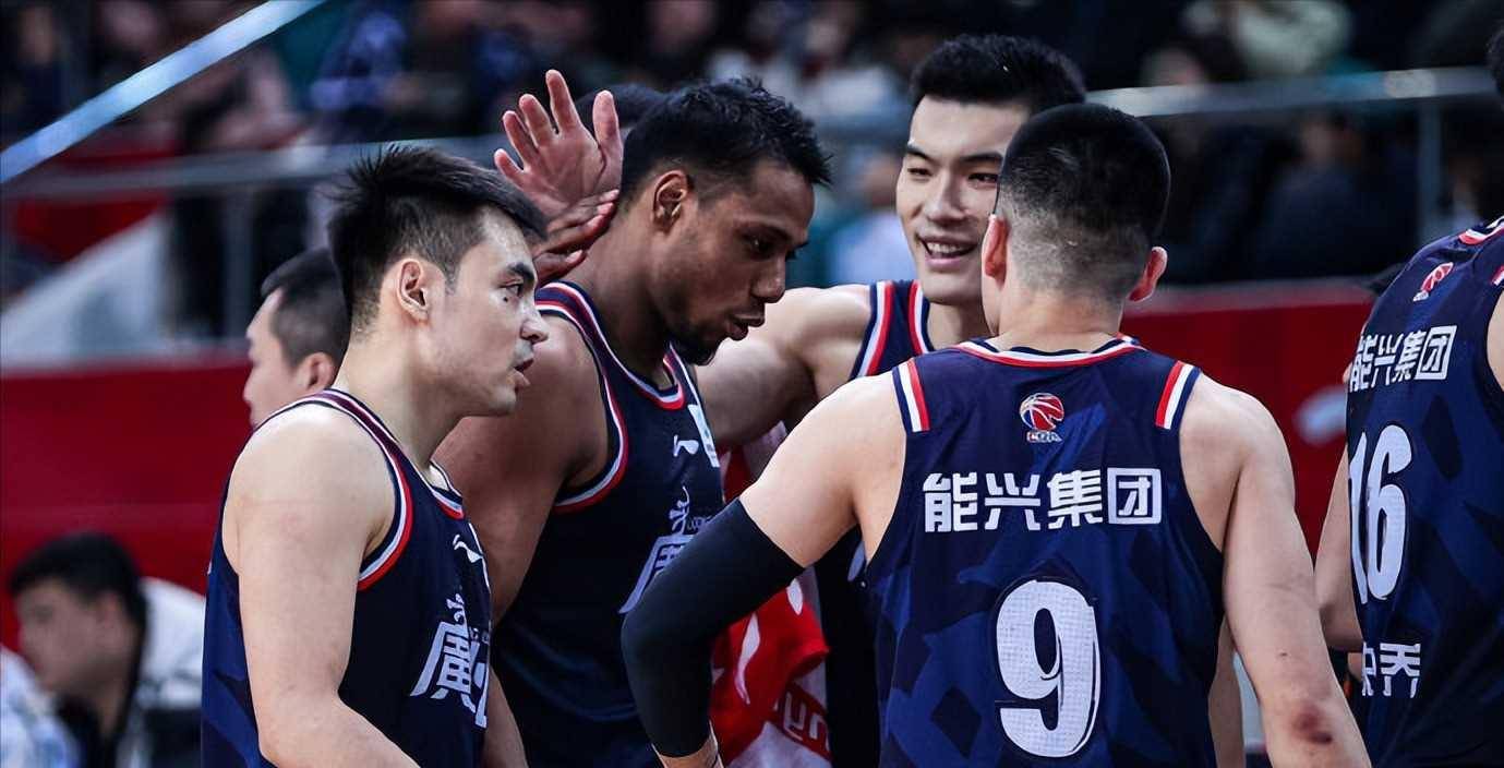 广州男篮士气高昂，争分夺秒取得成功